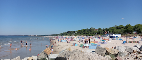 Tłumy na plaży w Ustce w długi weekend czerwcowy