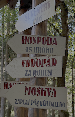 Drogowskaz w pobliżu wodospadu Mumlavskiego